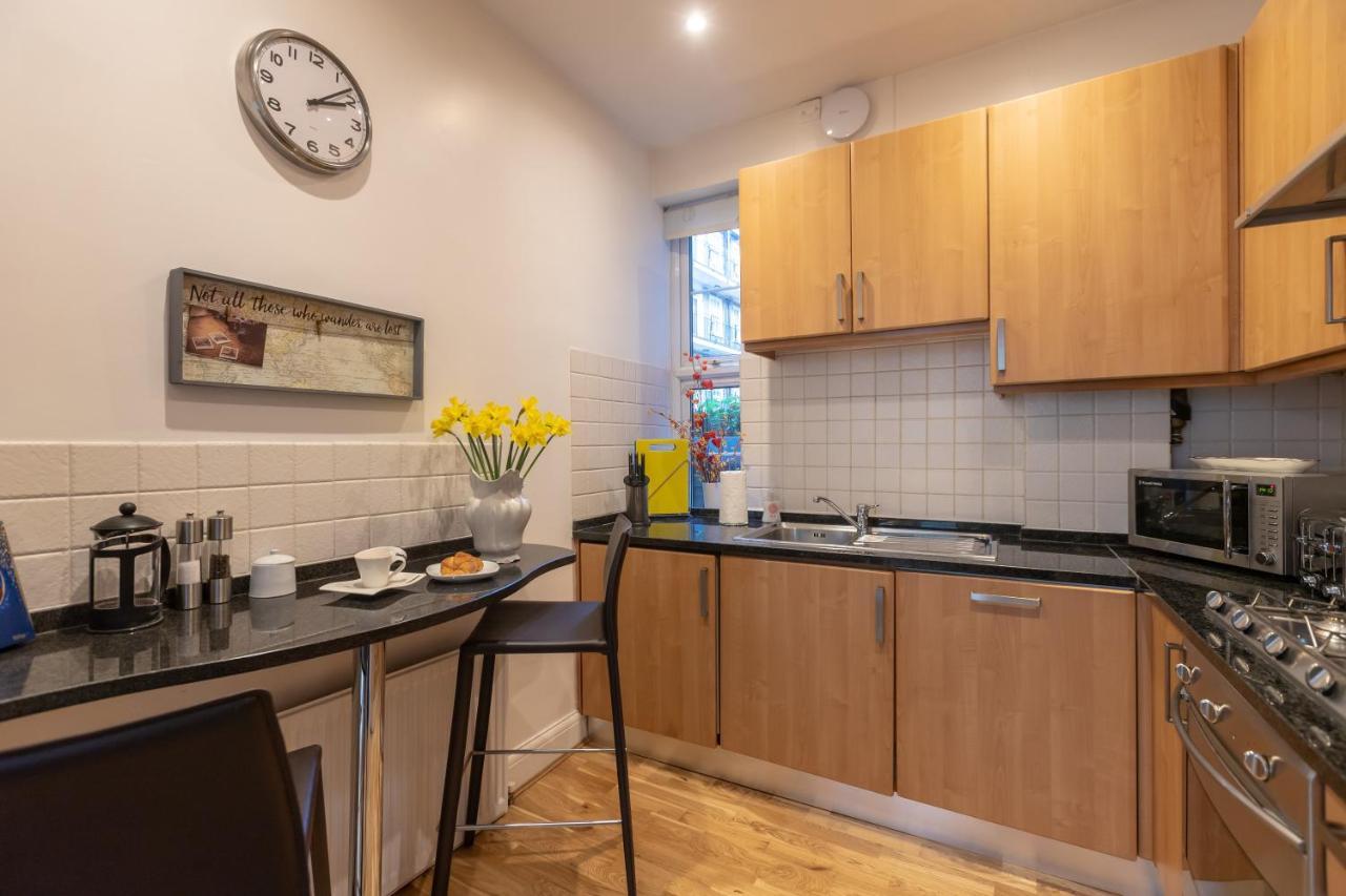 The Wanderlust - 1 Bedroom Apartment L Sleeps 4 With Sofa Bed L Prime Location Plus Free Wifi L Perfect For Business & Leisure Travelers L 15Percent Off Weekly & 20Percent Off Monthly Stays! London Luaran gambar