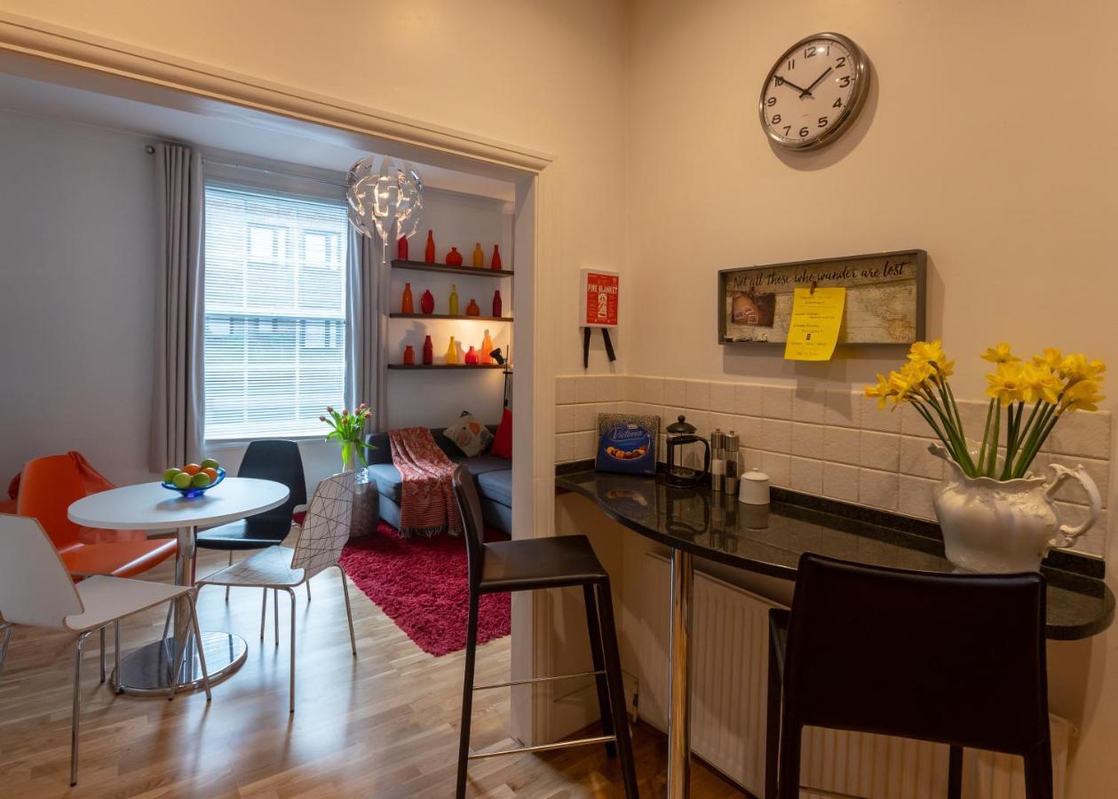 The Wanderlust - 1 Bedroom Apartment L Sleeps 4 With Sofa Bed L Prime Location Plus Free Wifi L Perfect For Business & Leisure Travelers L 15Percent Off Weekly & 20Percent Off Monthly Stays! London Luaran gambar
