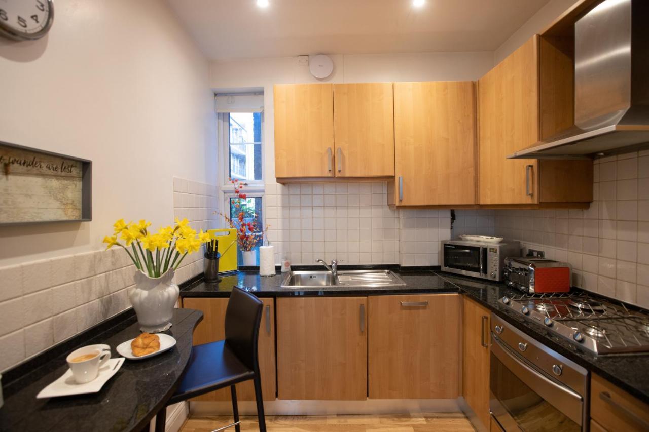 The Wanderlust - 1 Bedroom Apartment L Sleeps 4 With Sofa Bed L Prime Location Plus Free Wifi L Perfect For Business & Leisure Travelers L 15Percent Off Weekly & 20Percent Off Monthly Stays! London Luaran gambar